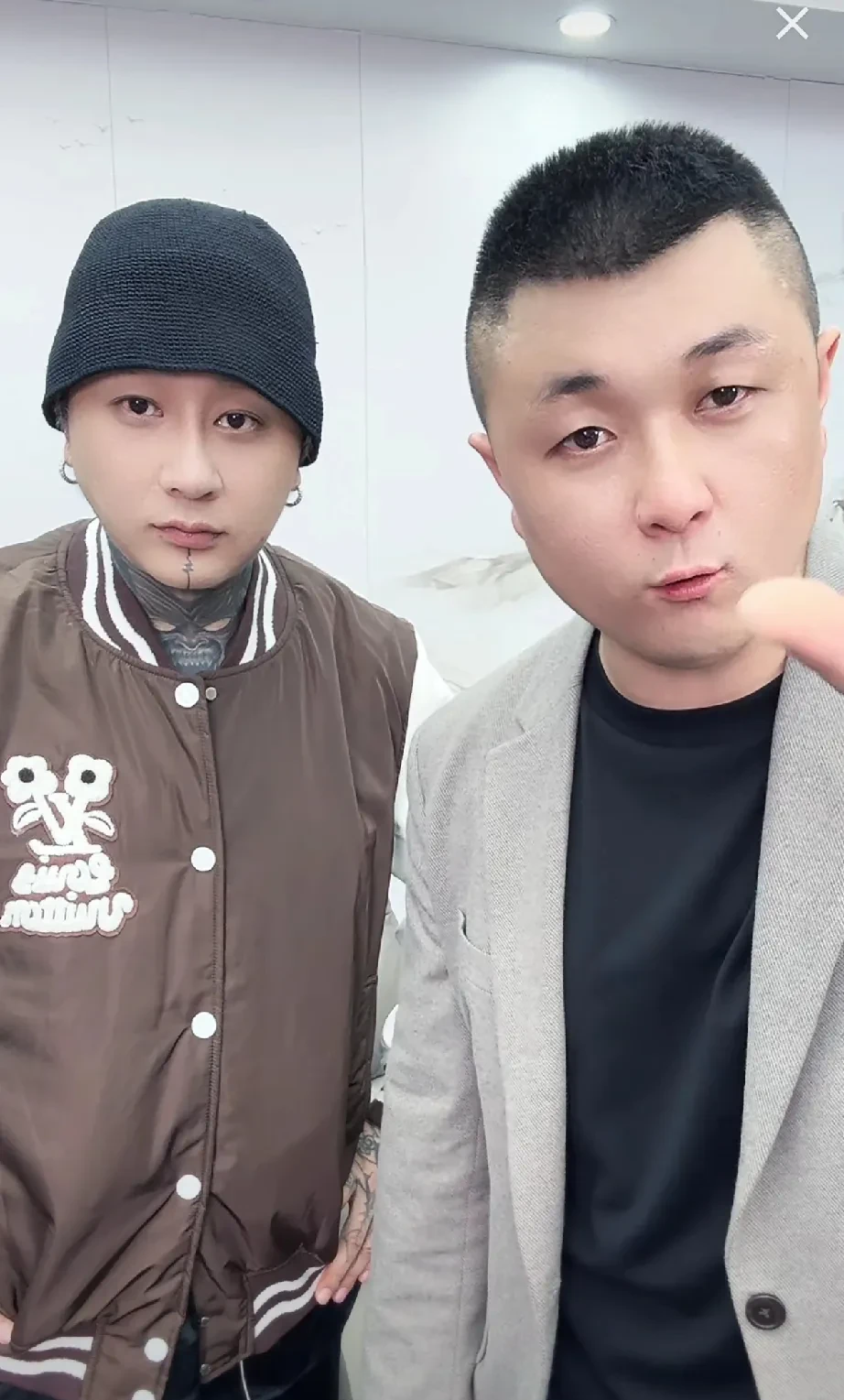 一大早,方丈和刘二狗就上了热搜,原因是方丈不满家