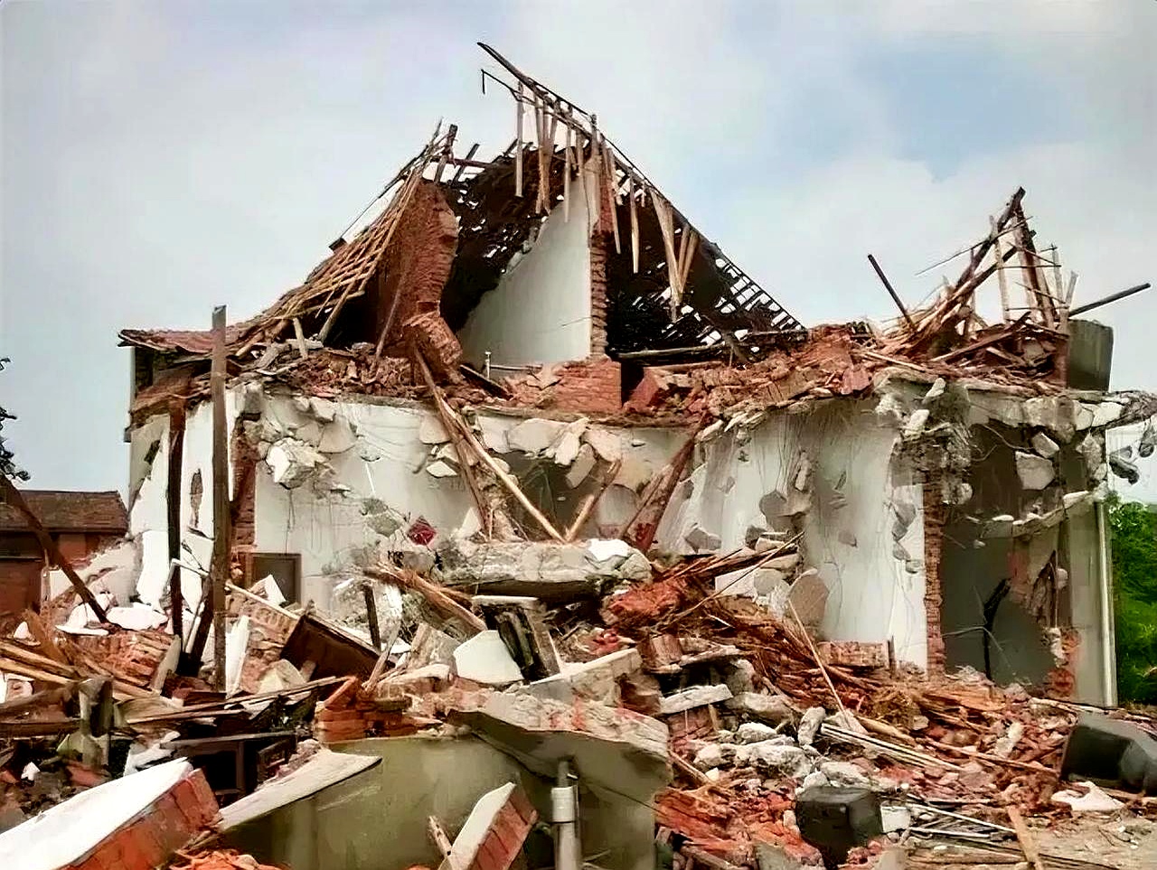 江苏有位女子,她家房子要拆迁,可给的钱只有每