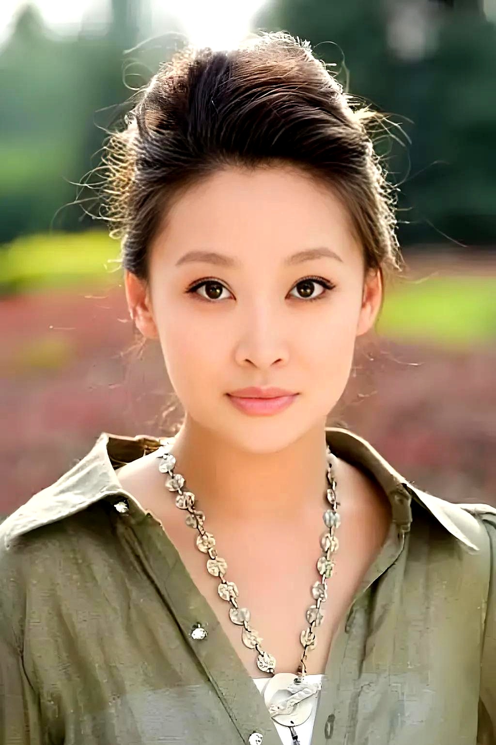 刘天池听了有些意外,问孔导:"老孔,你真让我演一个没文化的农村妇女?