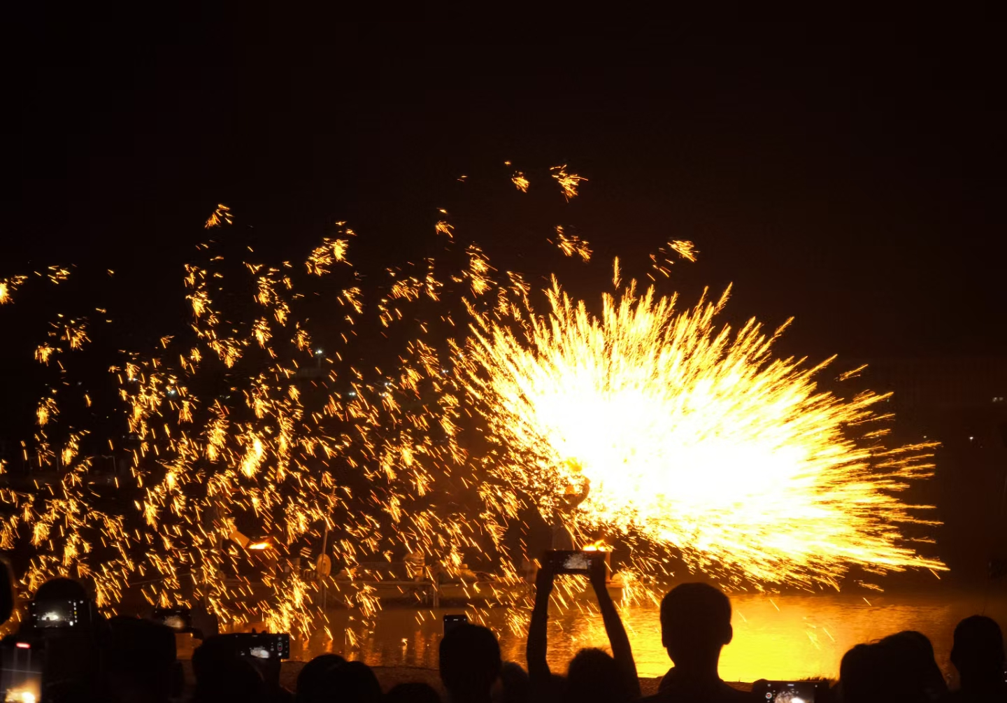 真没想到,五一假期头两天,合肥最热闹的地儿竟然不