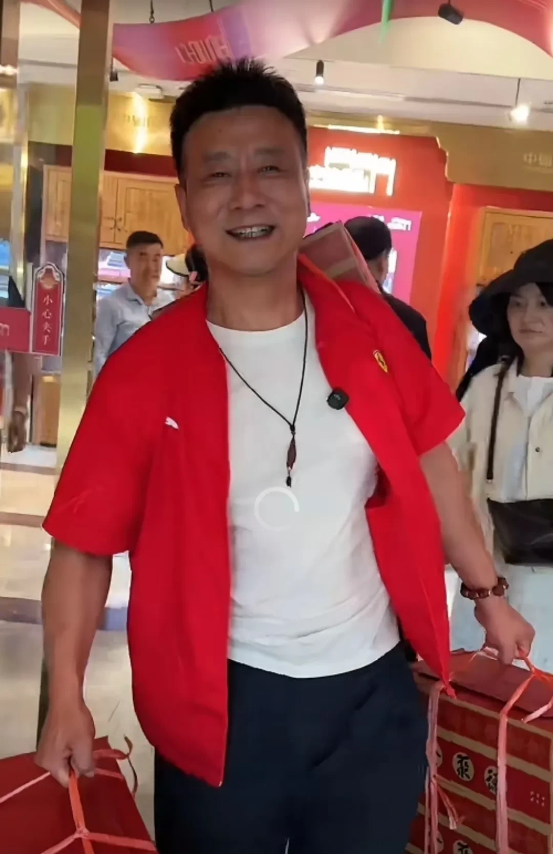 周鸿祎告诉褚会长,明天一起去重庆荣昌找卤鹅哥