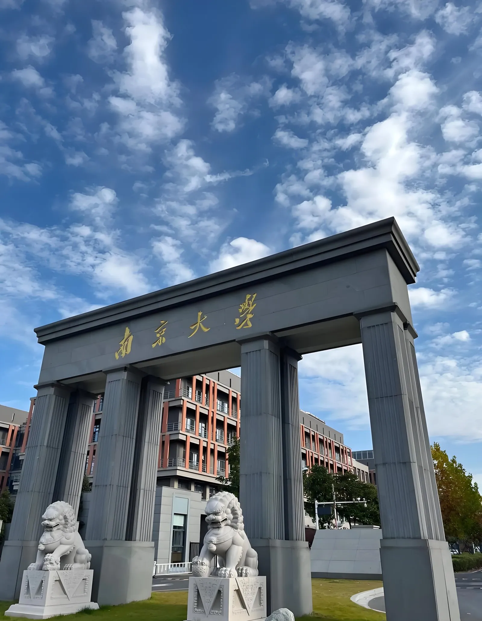 都来抢人,可他儿子愣是没选这两大名校,跑去报了南京大学的天文学专业