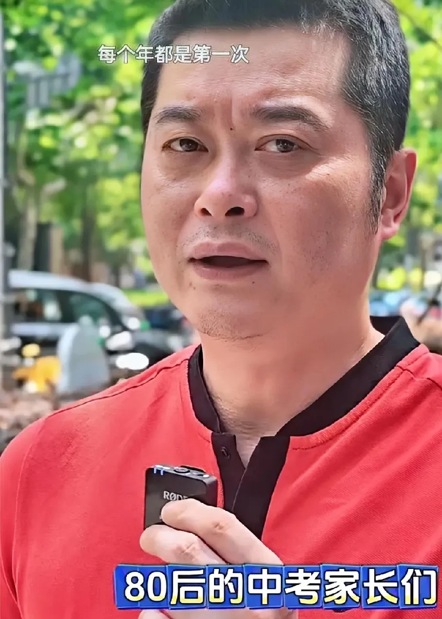 一转眼,上海足球运动员李彦的孩子也中考了,真是岁月不饶人