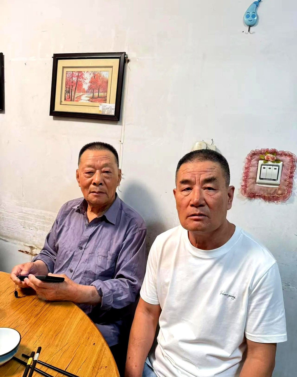 每个月我们这五个兄弟会轮流去我爸家吃一顿饭,这样算下来每五个月