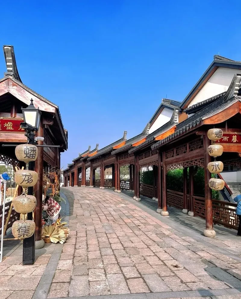 我是一个失独的孤独古稀怪老头,整天在家无聊,不如到外面游游逛逛