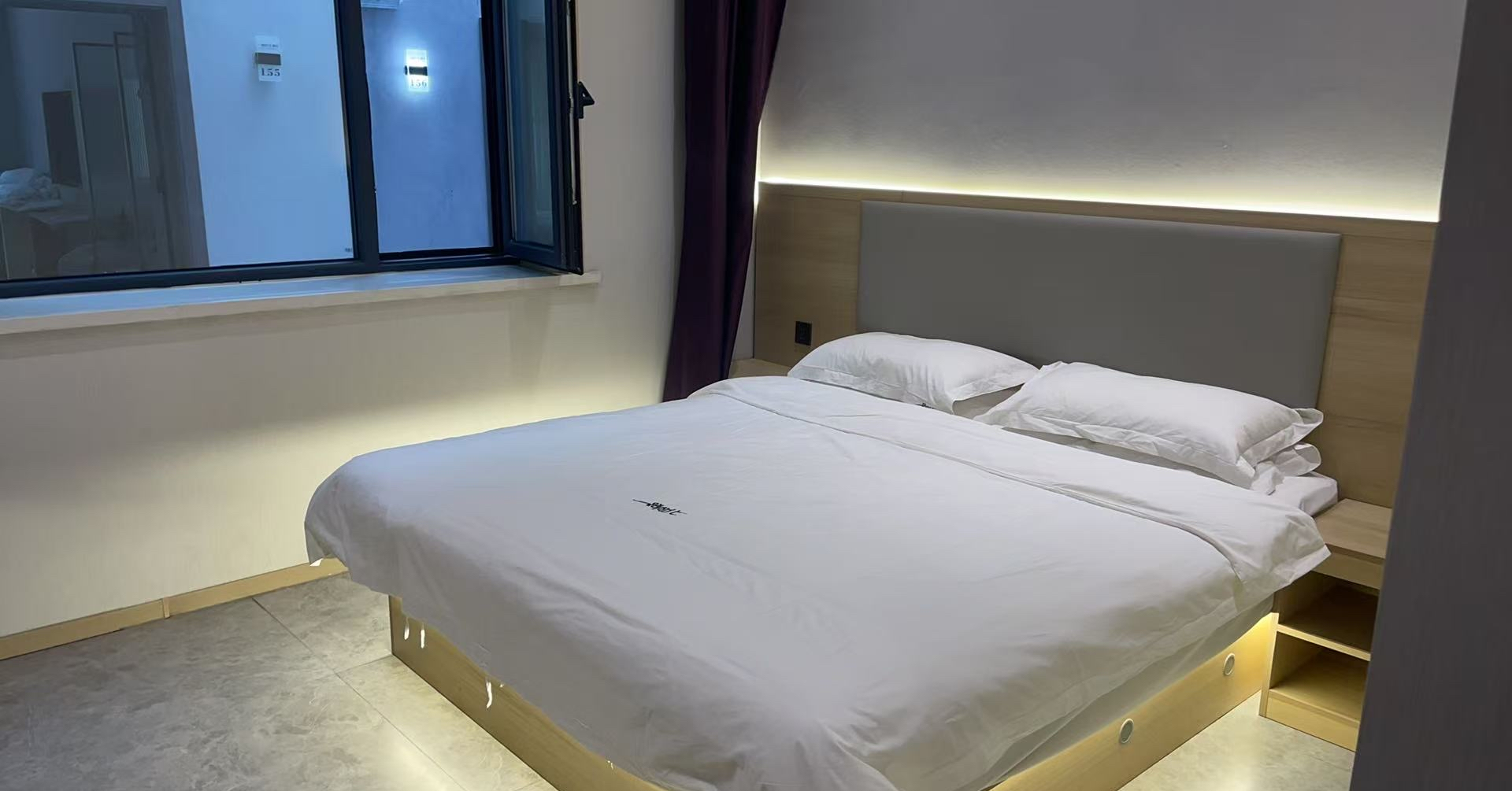 漠河那边也在下雨,随便找了个酒店(一路向北酒店),也是看中它名字才来