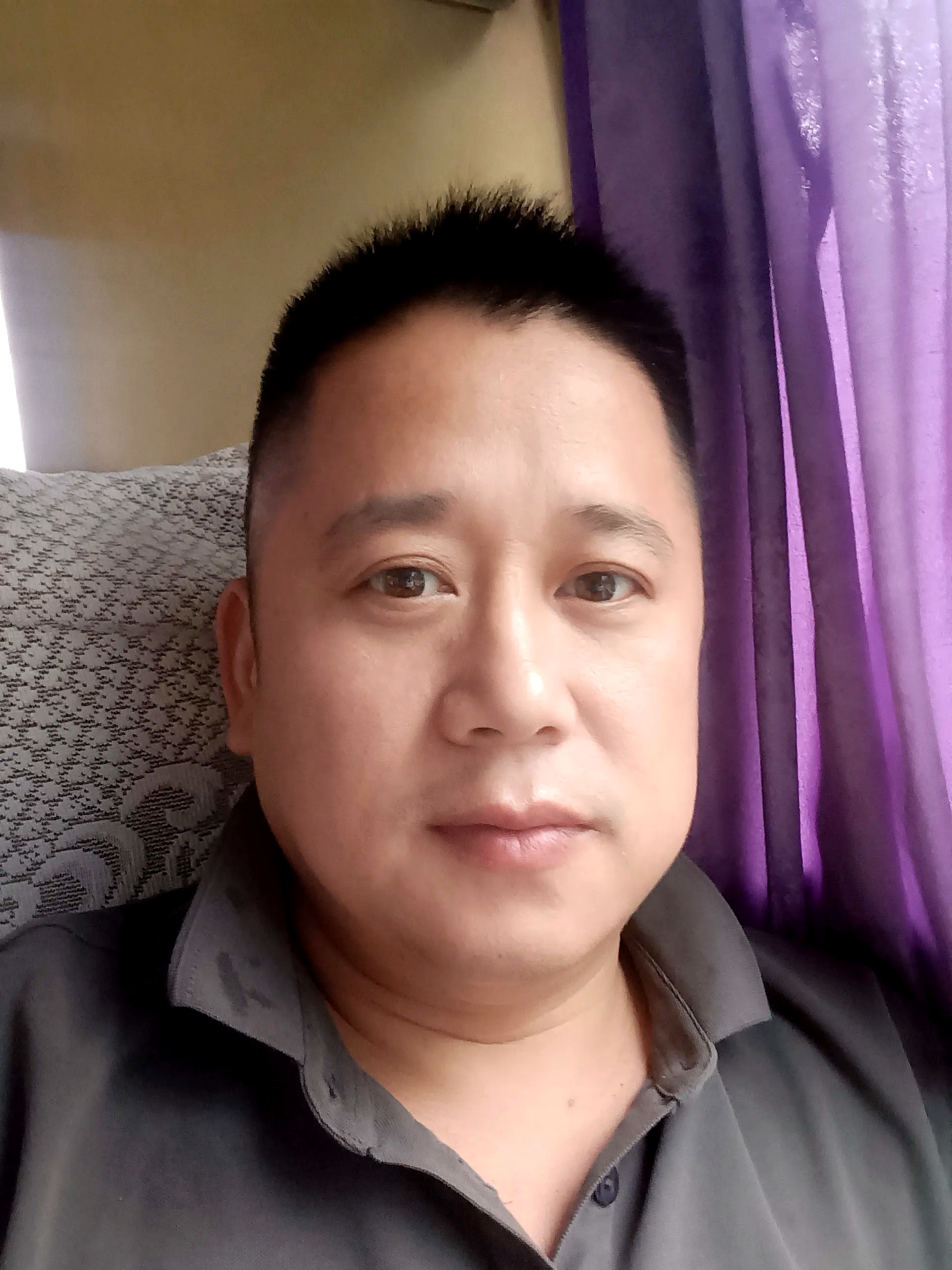 我昨晚直播时一位来自东北的80后女士跟我说她老公故意跟她抬杠还