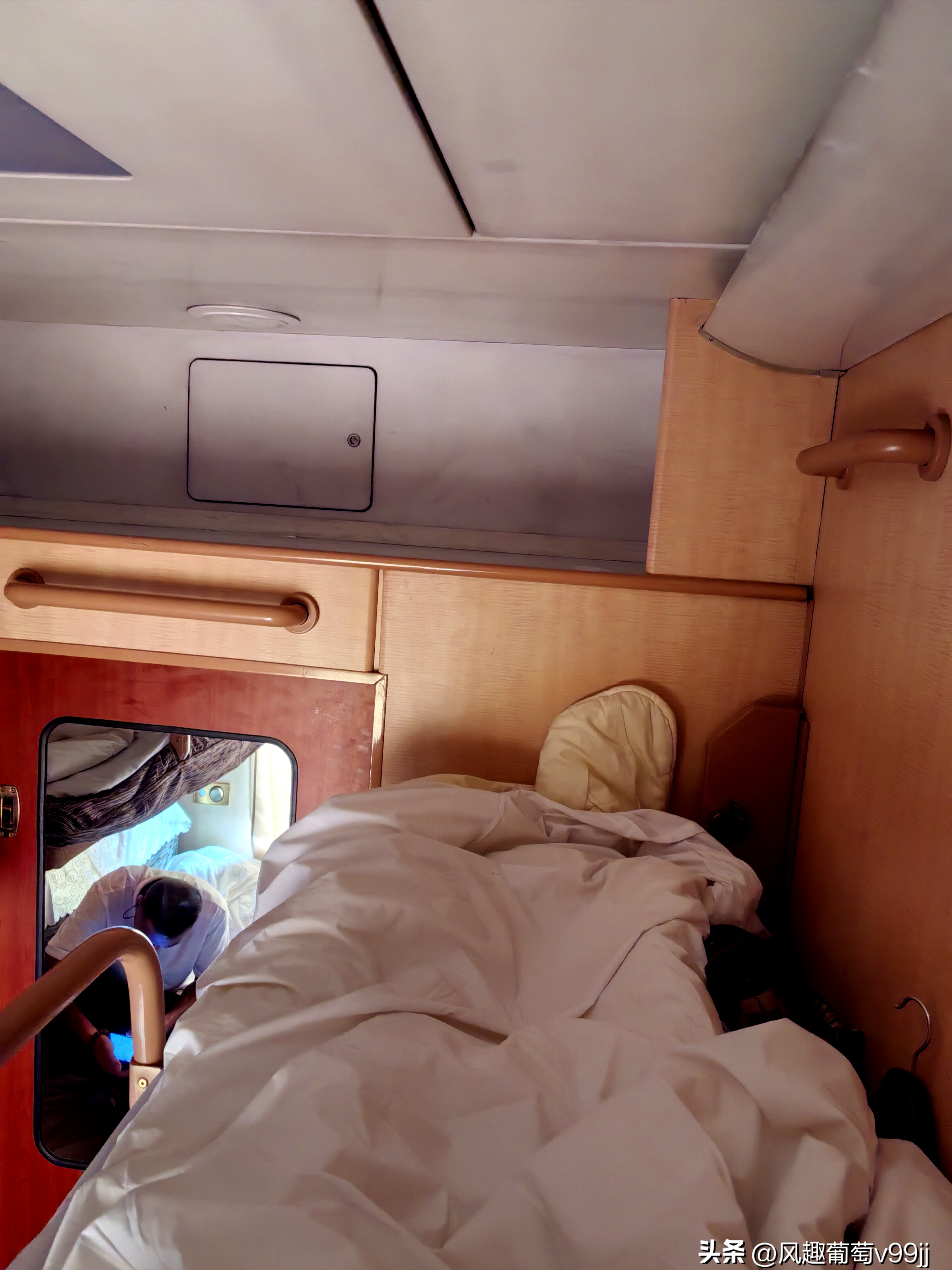 为了早点到哈尔滨,我女儿特意给我买了北京站晚上九点五十四分的软卧