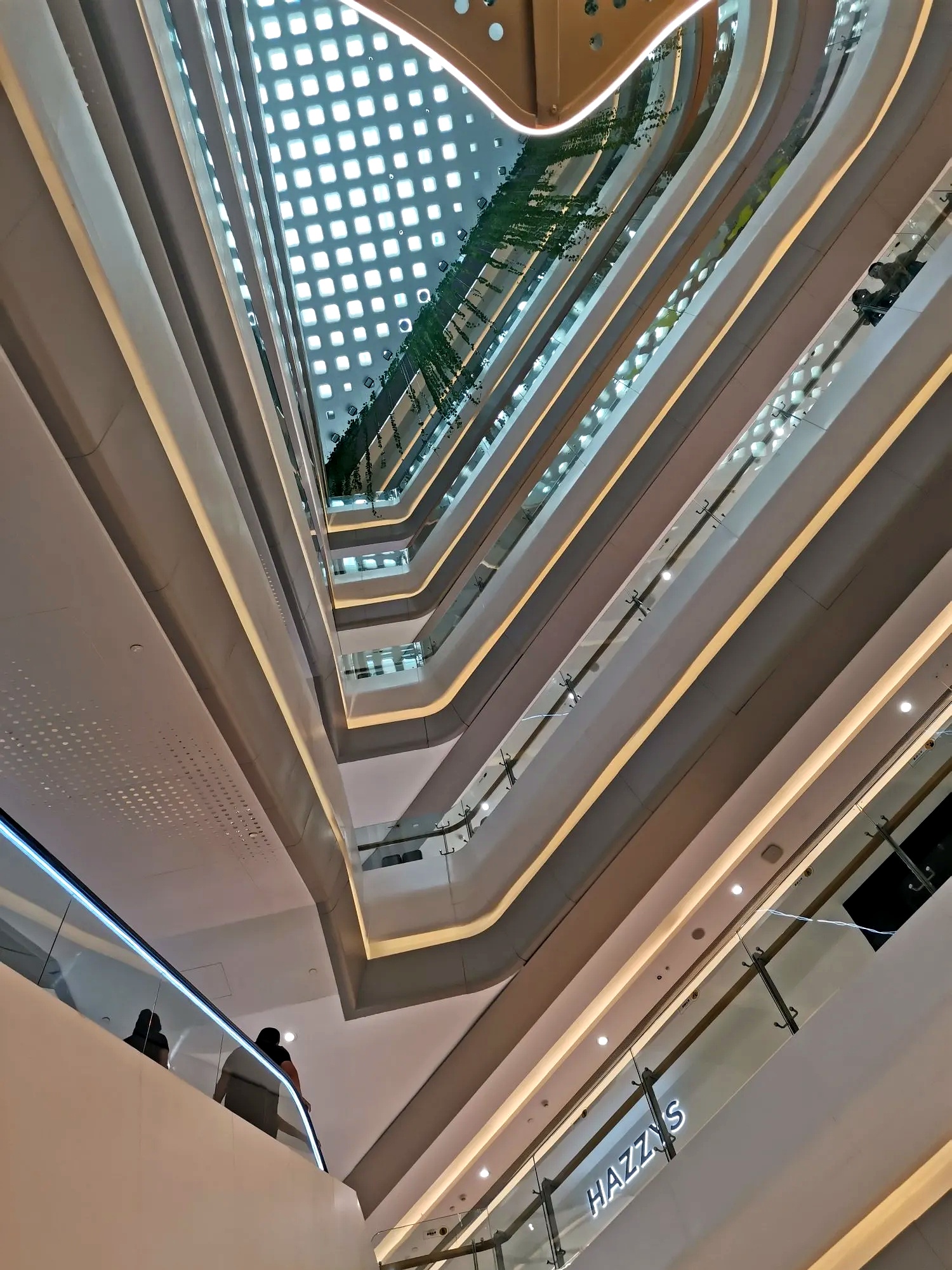 他给我看了他的交易记录,声称他买的几只股票全红了,没有一只赔钱