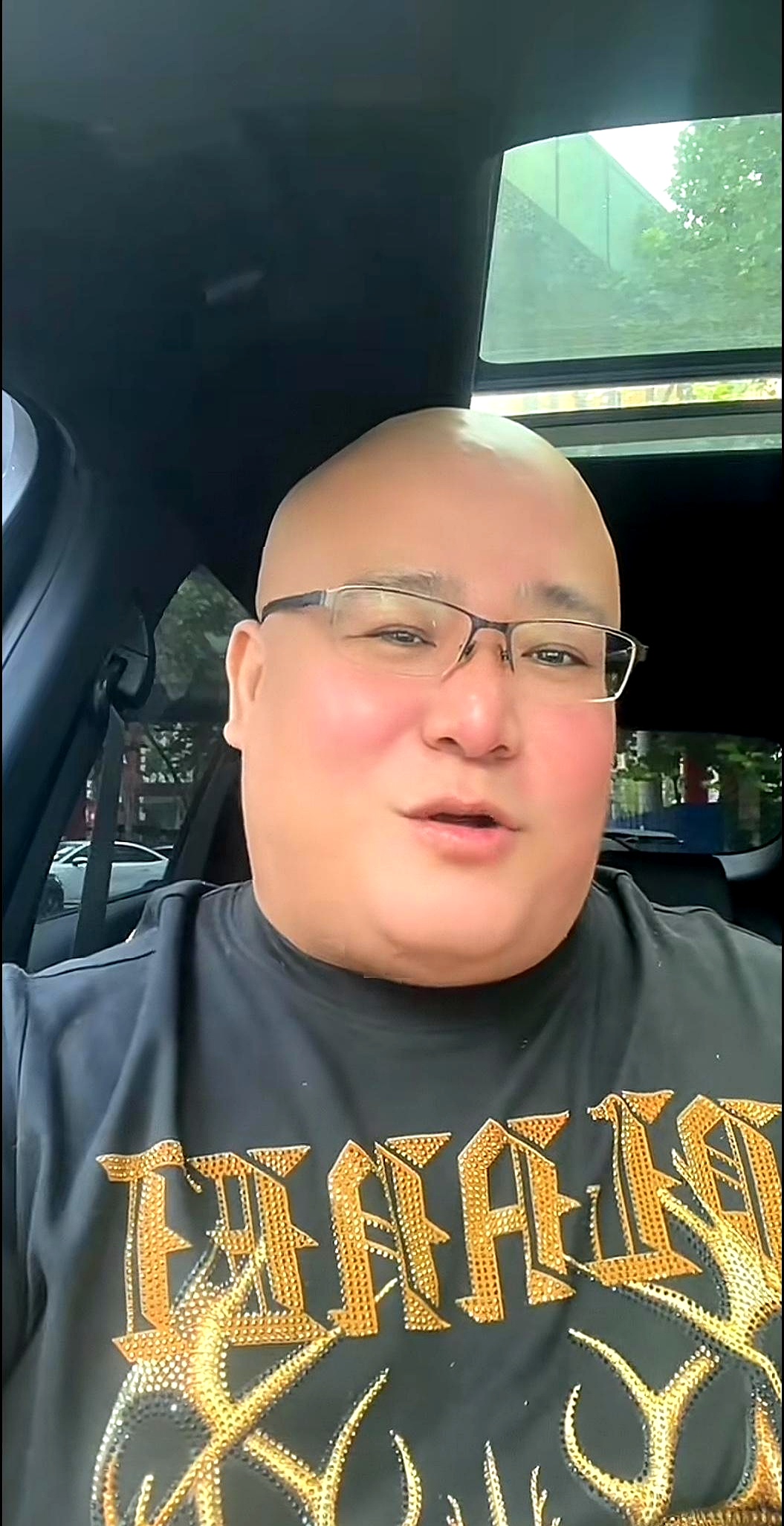 后来因为利益分配起了矛盾,他反水脱离了李宝敏