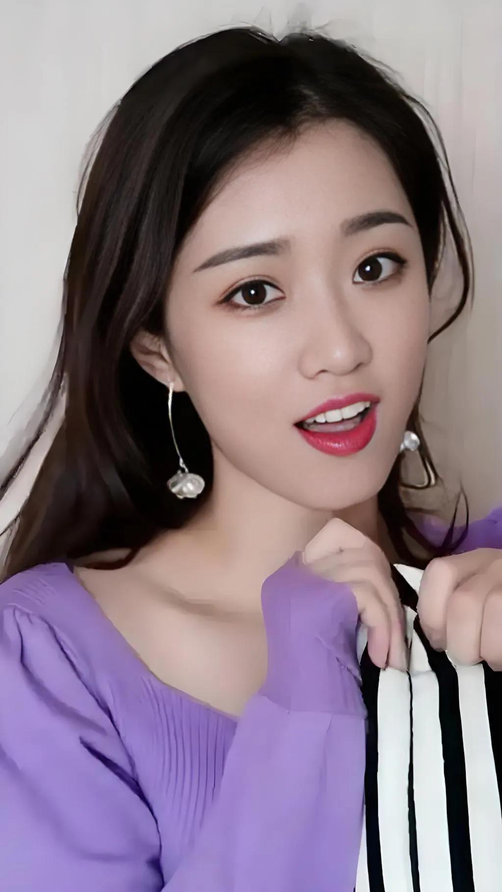 三妮照片美女凤凤山东网红三妮泳装三妮素颜照片最新三妮最惊艳图片