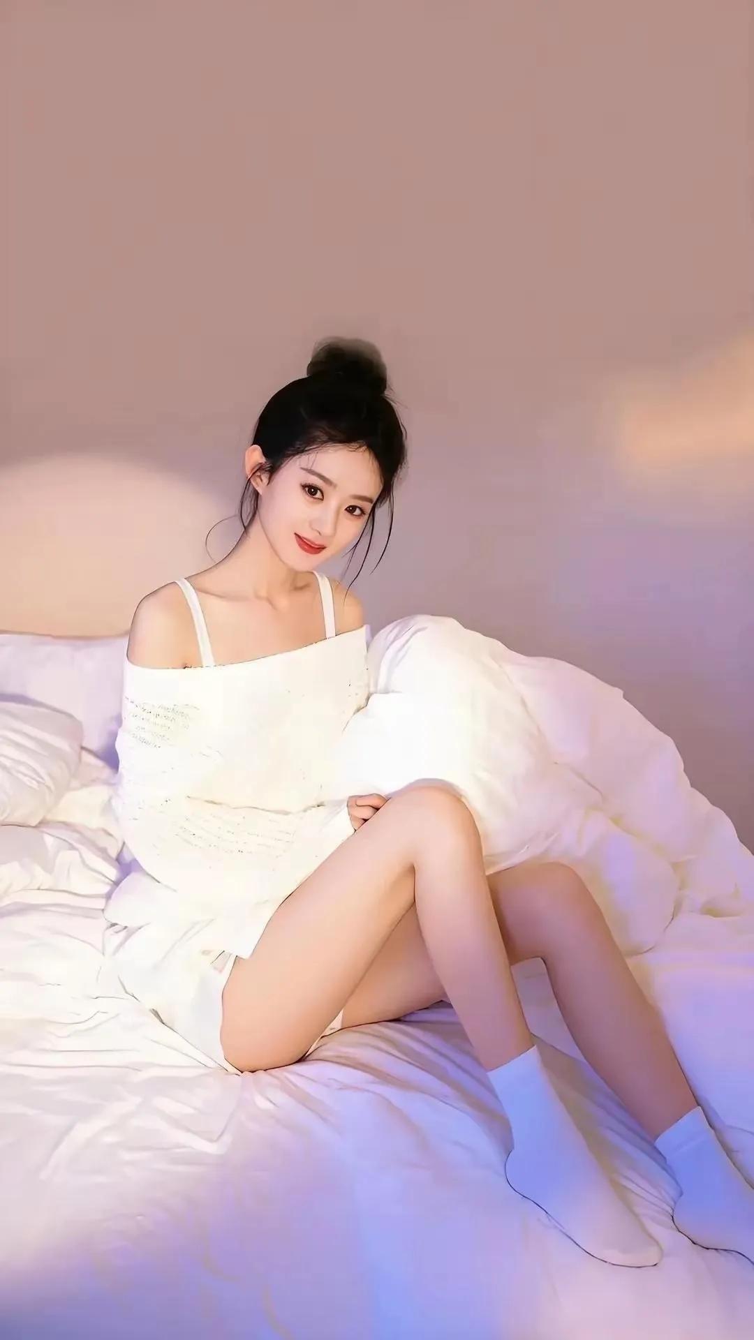 刚刷到"如果赵丽颖追你"的灵魂拷问,手指悬在屏幕上半天没敢划走