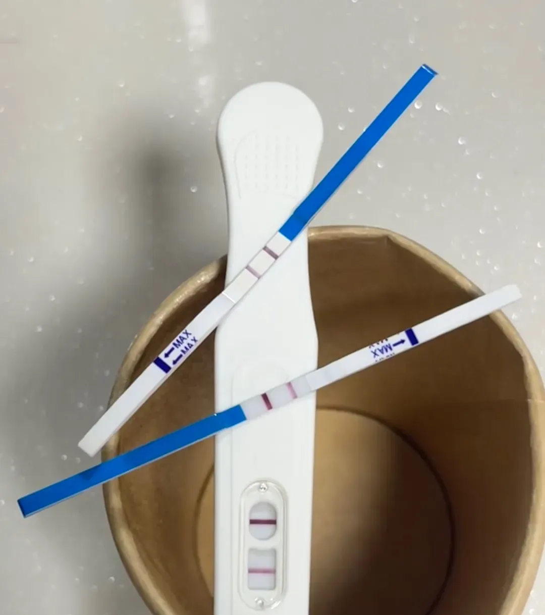 我刚生完宝宝在休养,没忍住和老公亲热了好几次