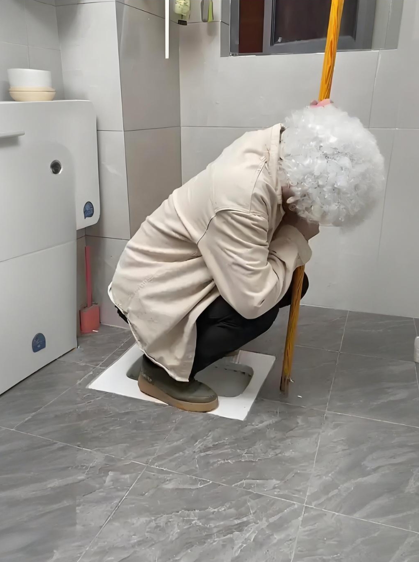 姐妹们,咱就说,谁第一次看到马桶里一片红,不吓得怀疑人生?