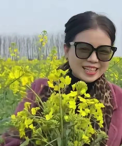 分析师在打电话举报许敏破坏农作物的时候,说是毁坏了大面积的农田