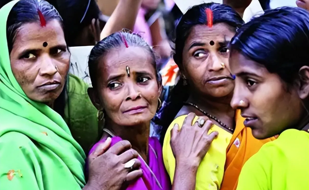 你提到的这些社会现象确实反映了印度长期存在的阶级和种姓差异问题