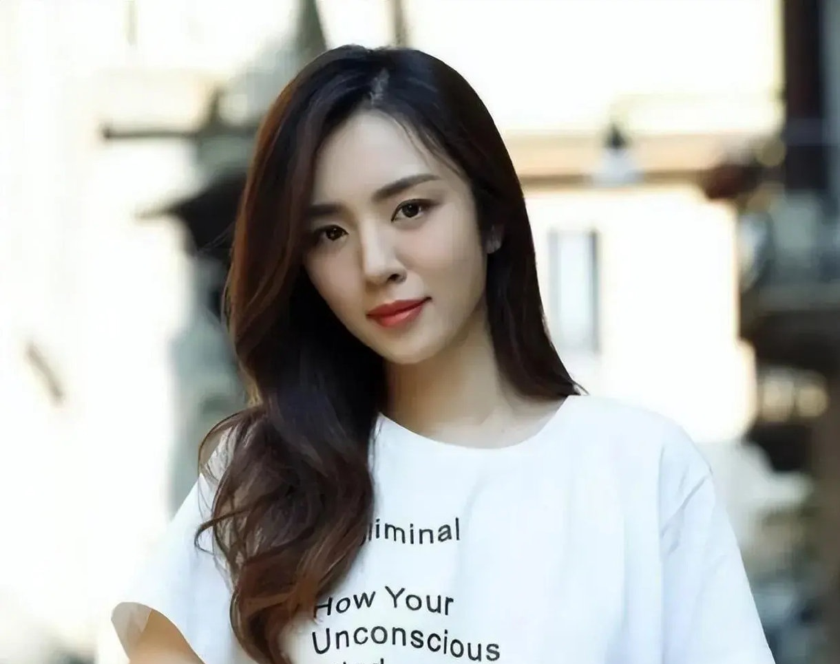 网传俞灏明和王晓晨结婚半个月了,没想到王晓晨近日回复:我头昏了