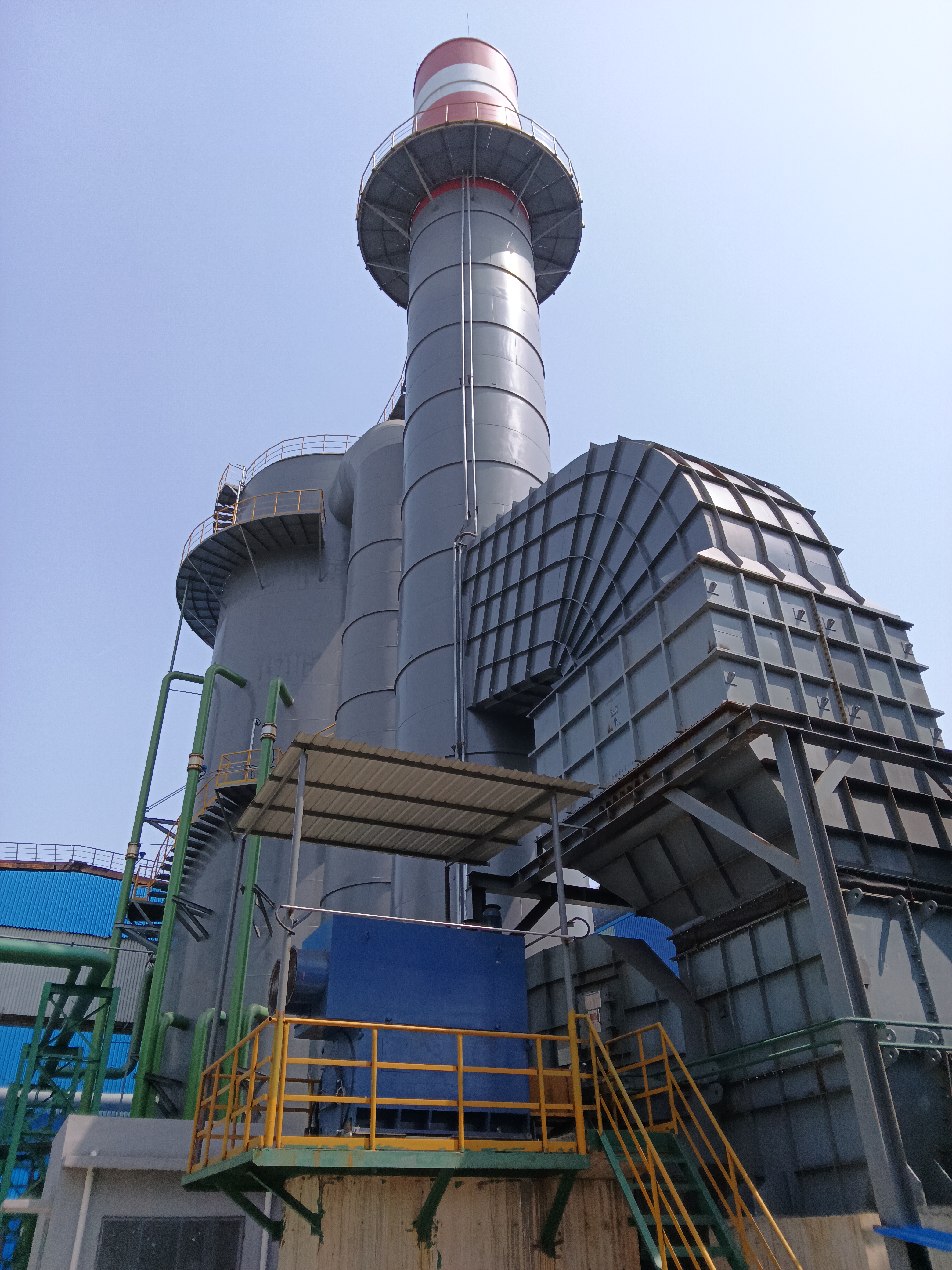 布袋除尘器在钢铁厂的应用 布袋除尘器在钢铁厂中发挥着至关重要的