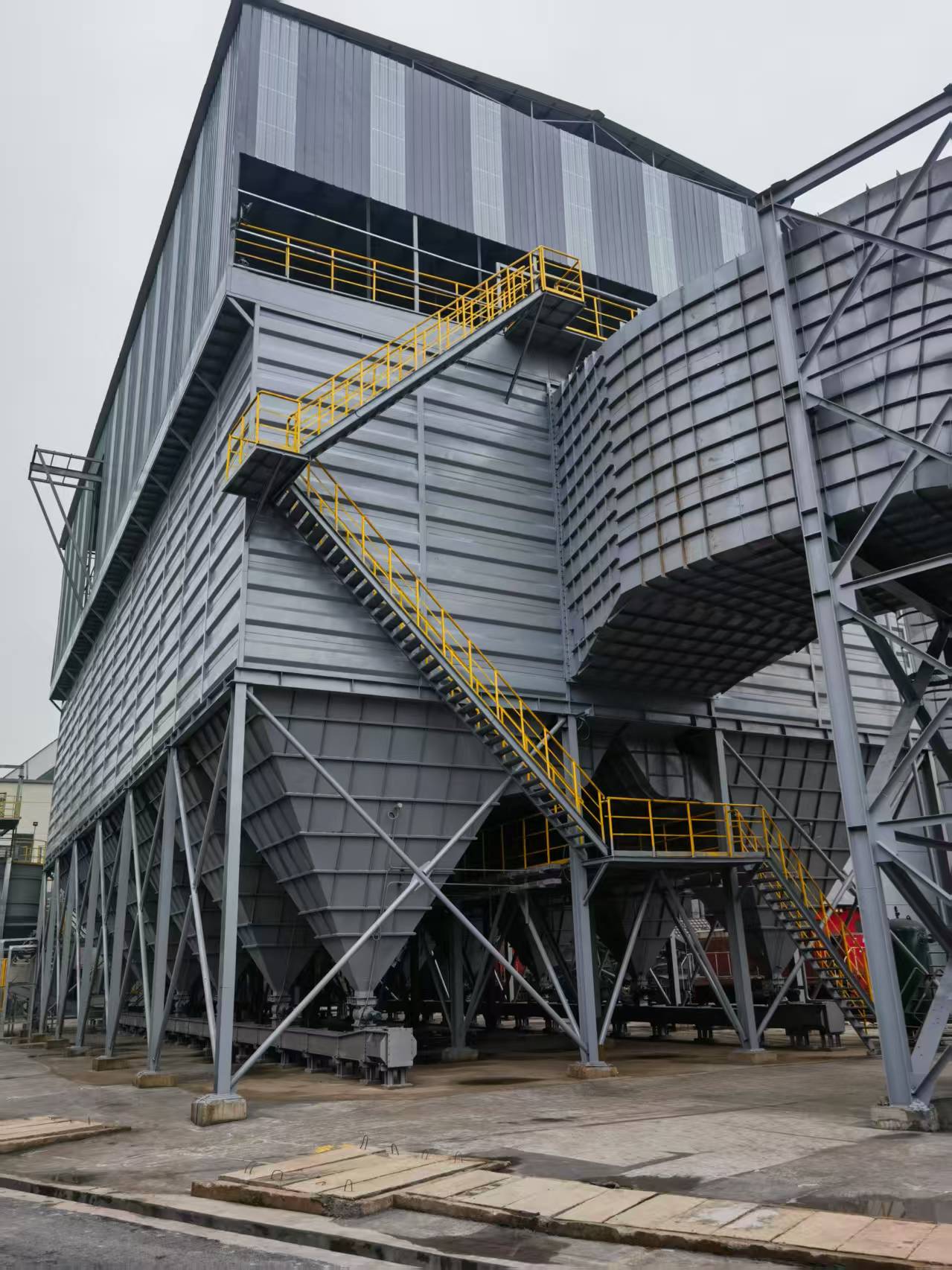 天康百科:布袋除尘器的适用行业 布袋除尘器因其高效的除尘性能,广泛