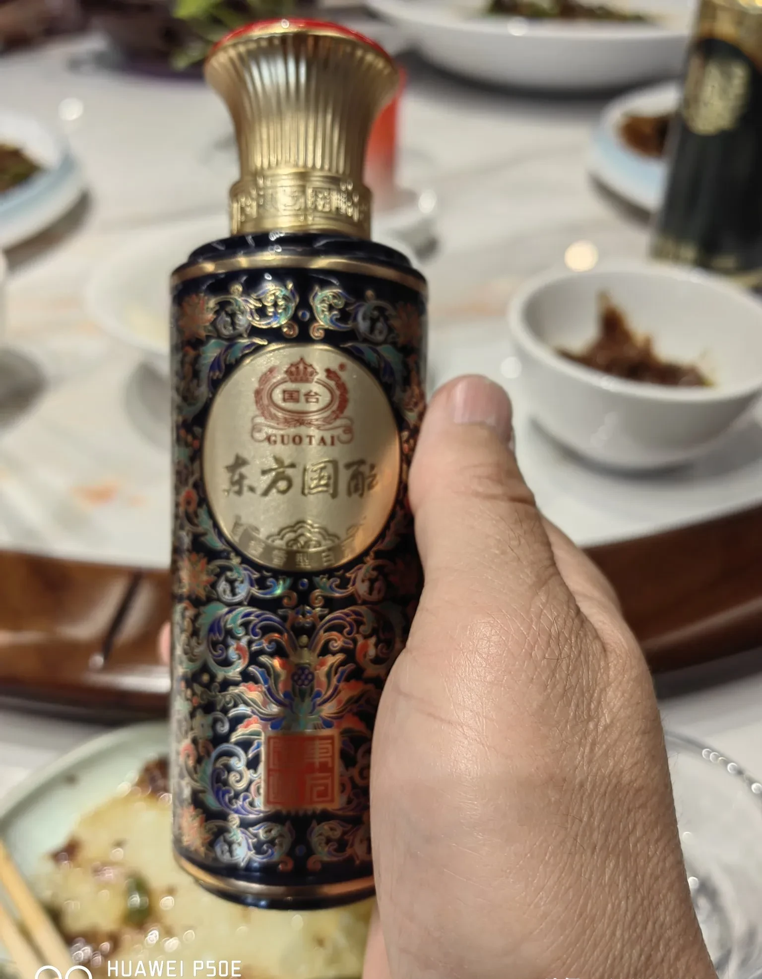 昨天晚上遇到了一位体制内的老领导,他在县政府办当