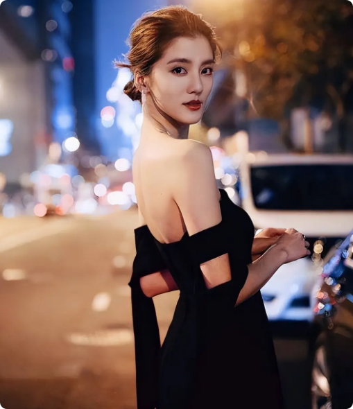 其实自打吴千语和百亿富三代施伯雄结婚后,就老是被传怀孕