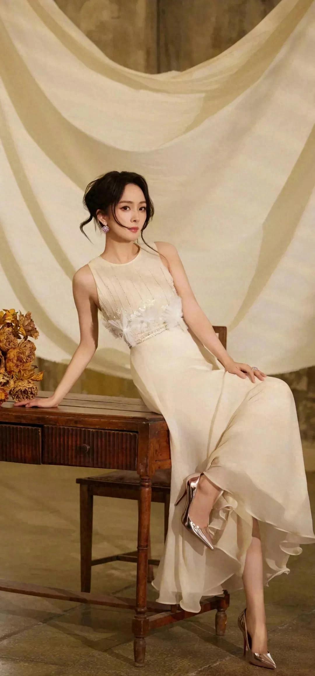 白色长裙杨幂白色礼服杨幂花裙花裙子穿搭图片杨幂花店