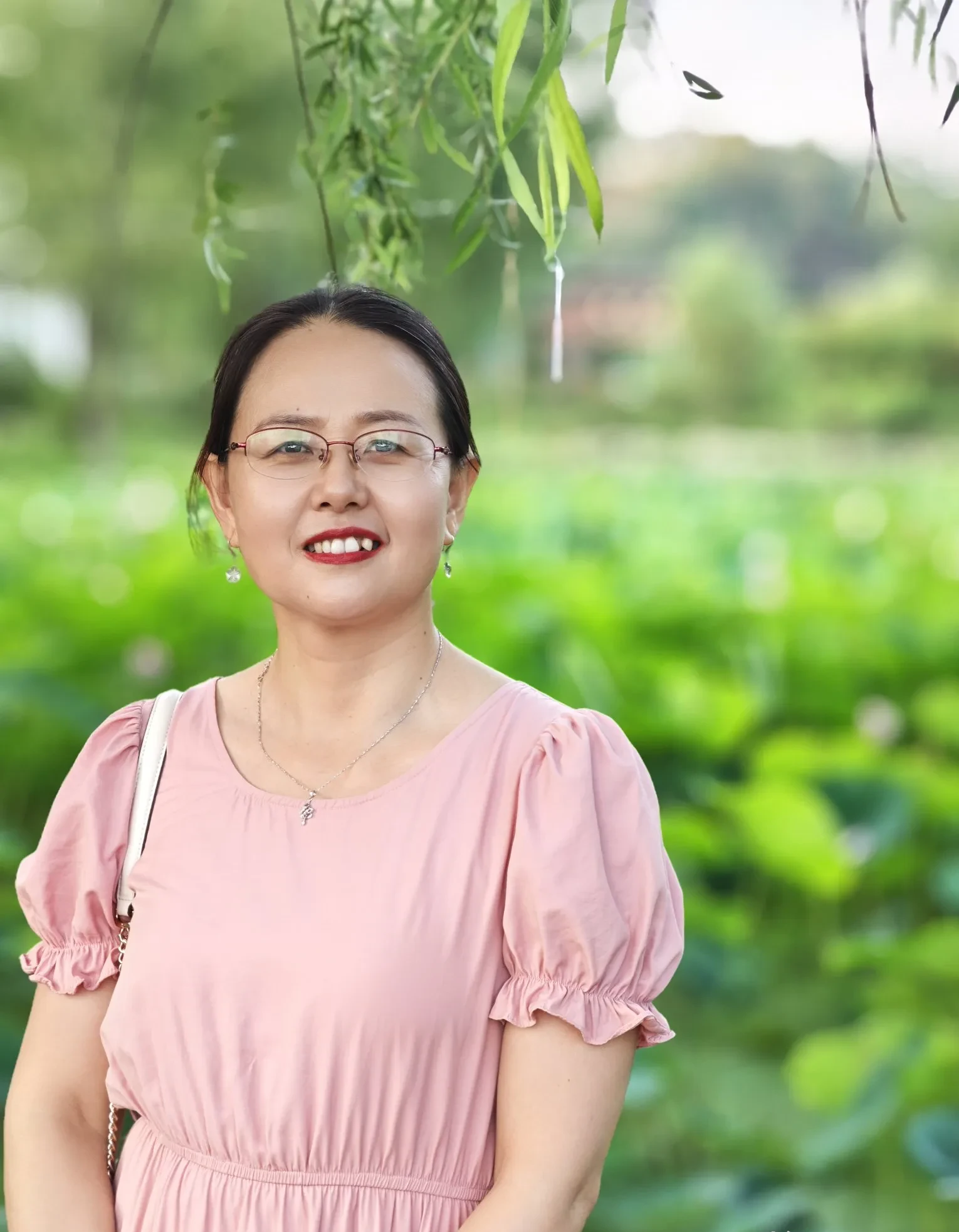 50岁的年龄穿上这条粉色的蛋糕裙,算不算装嫩?