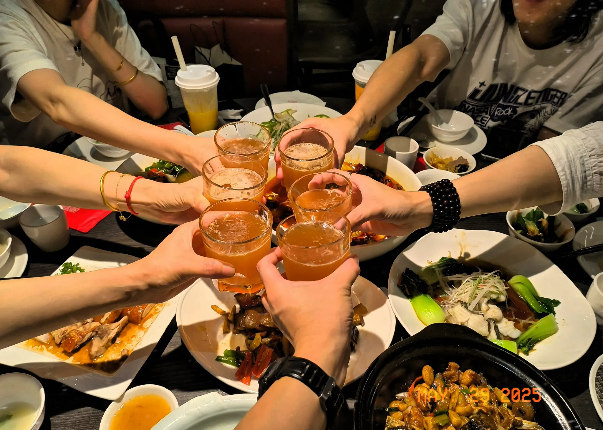 熟了熟得像年终聚会,同学聚餐, 10个人聚会吃饭照片真实聚会照片吃饭