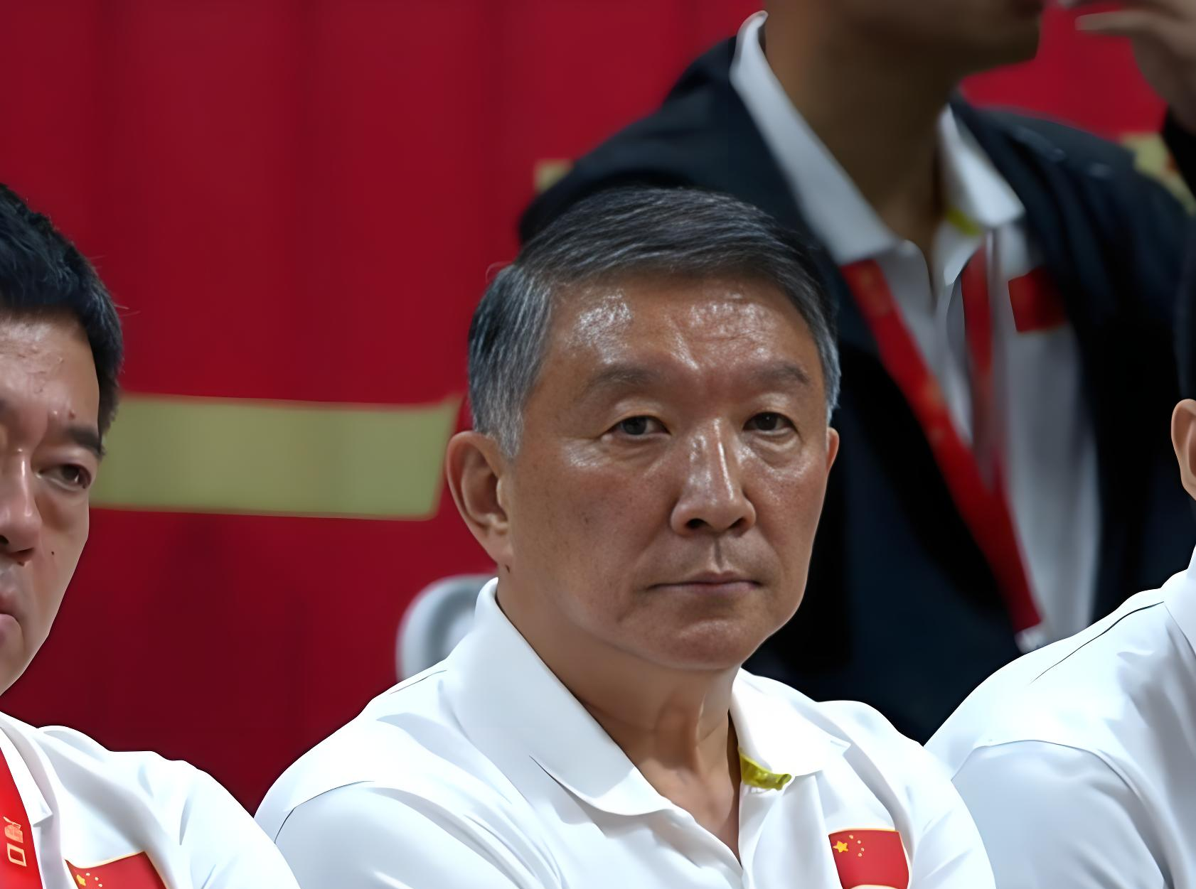 战术上,他没让张子宇上场,也没让队伍跟澳大利亚硬碰硬