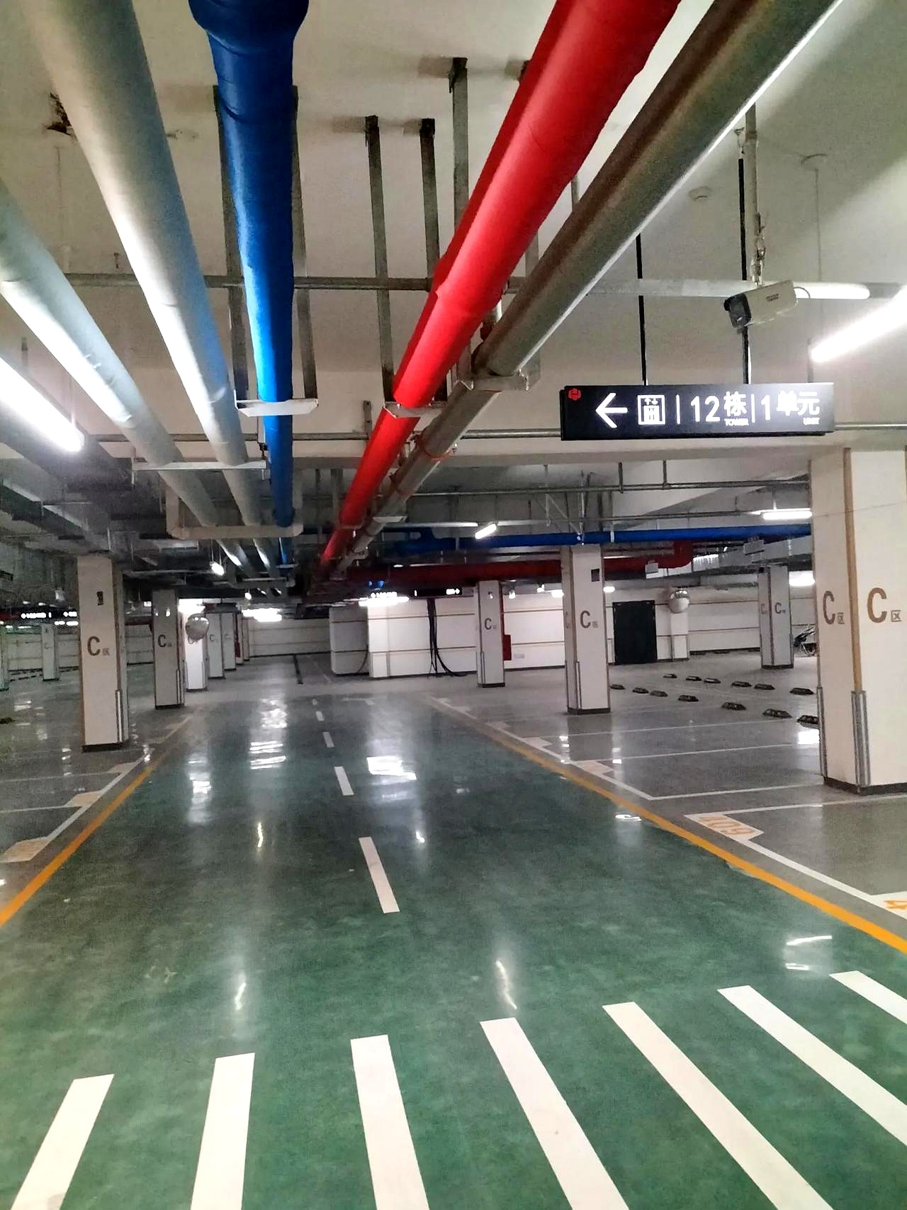 工地上的人对我们那叫一个客气,来来回回都有专车接送