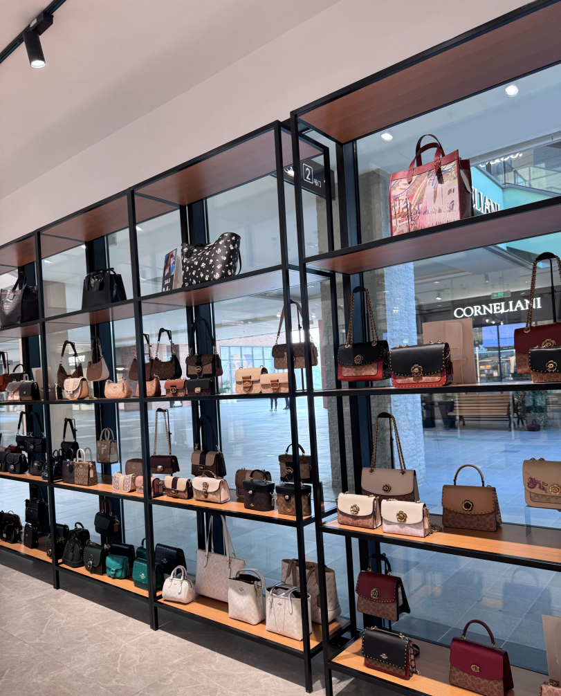 第一,利率越来越低,但存钱越来越猛