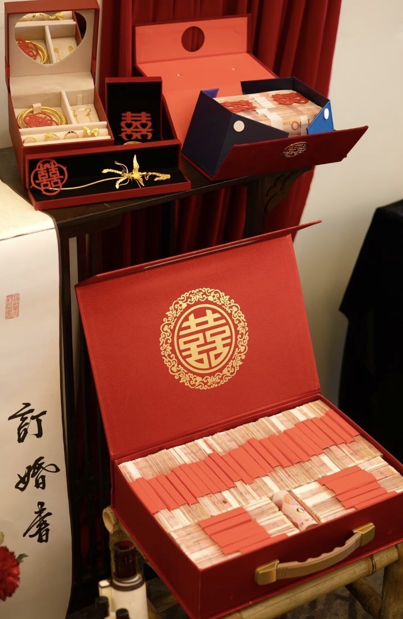 男朋友打电话来,一开口就哭穷,说啥也拿不出20万彩礼