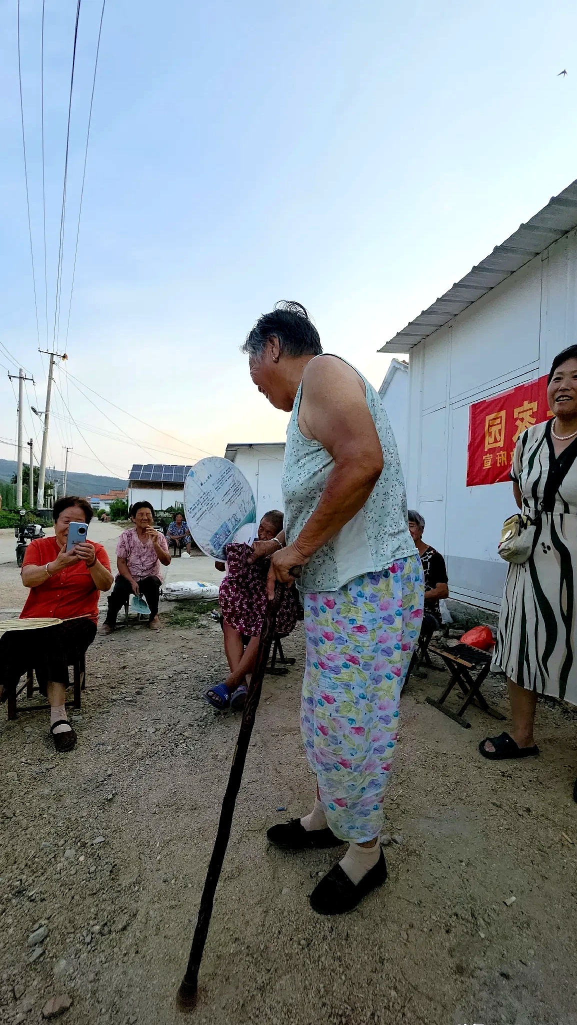 她八十岁了,这一生经历了不少坎坷