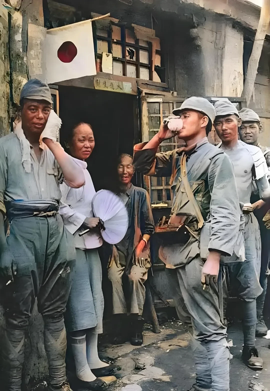 八路军战士,哪来的钱镶金牙?