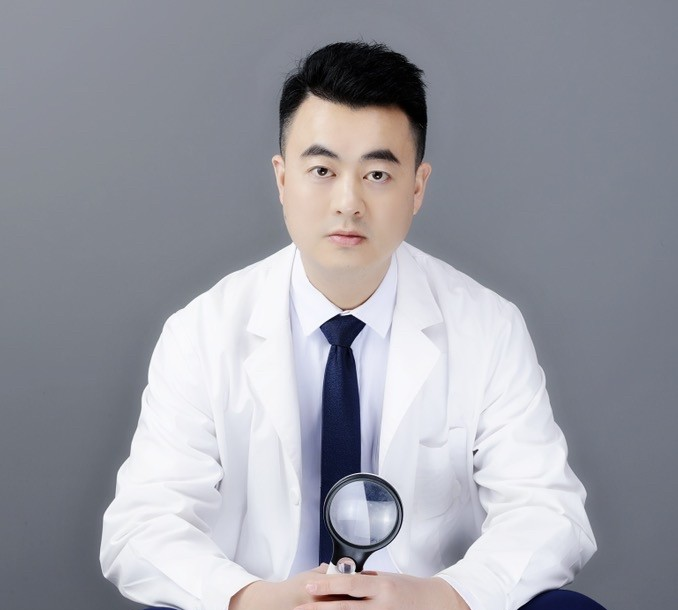 常见的有黑头,雀斑和痣