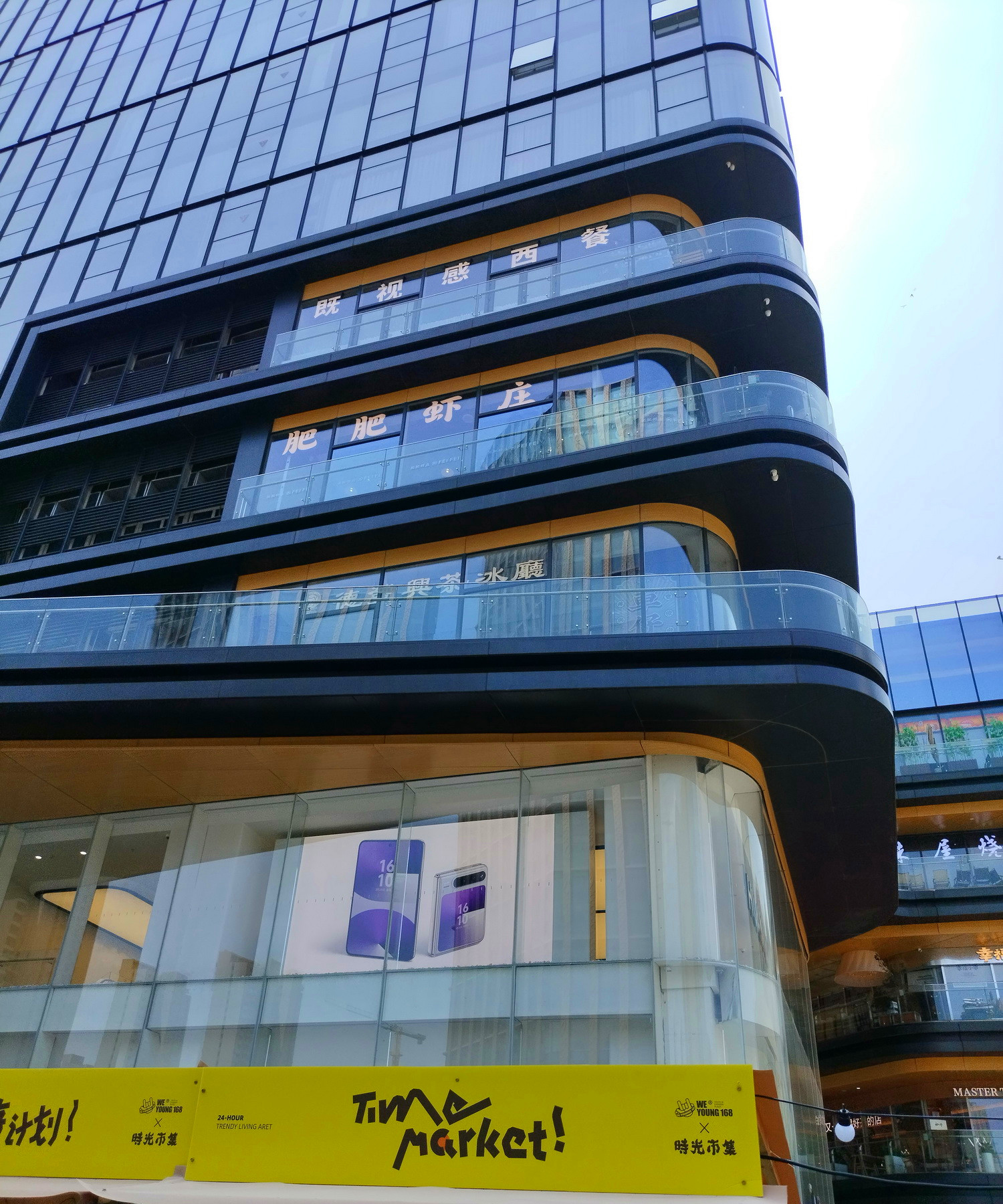 以北郊凤七商圈为例,三大商场人气都很旺,到商场里