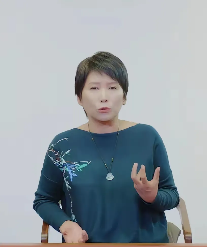 北京医科大学曲黎敏教授在一次讲座中语出惊人:"现代婚姻制度本质上是