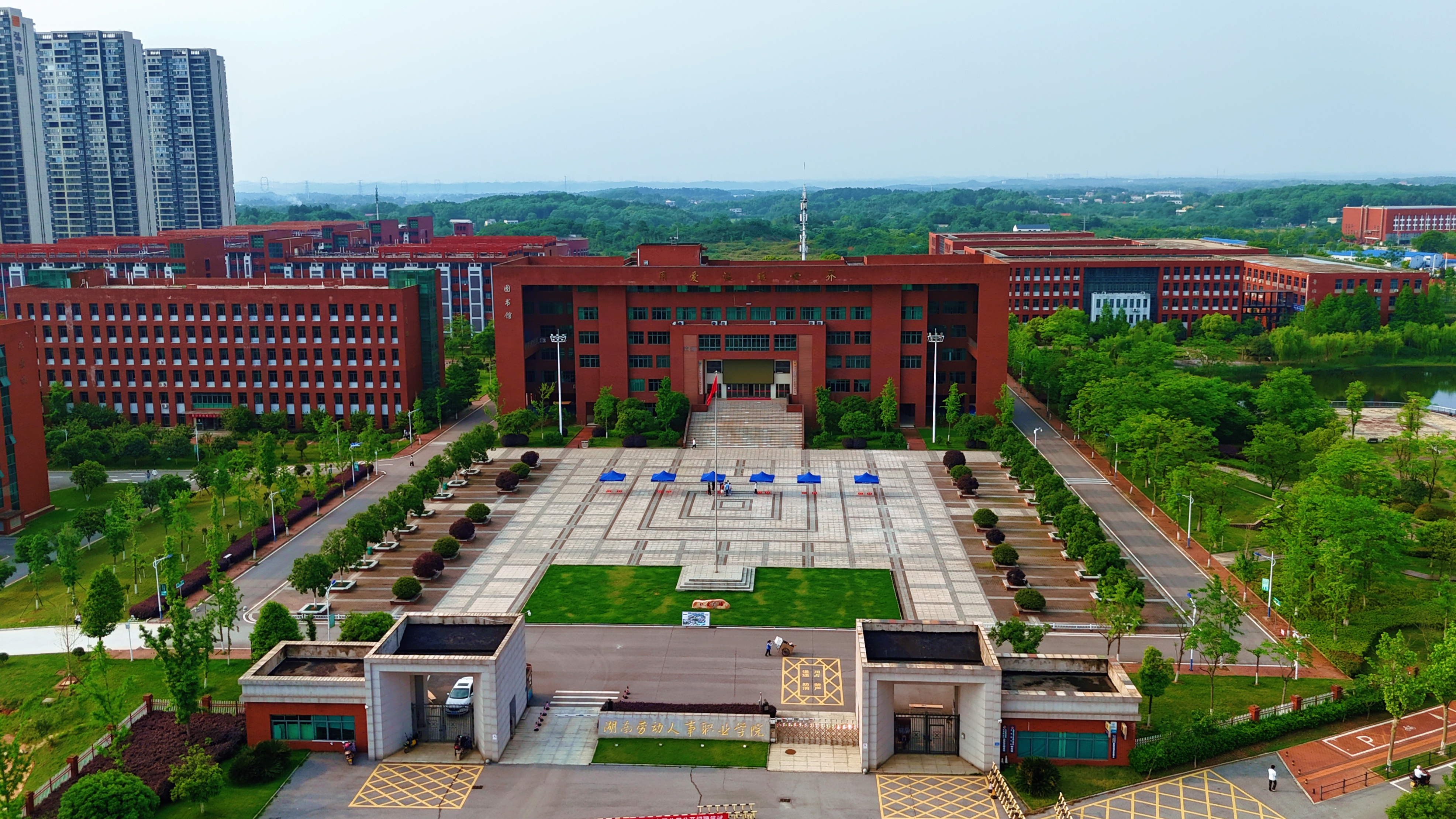 一所致力于培养汽车产业高素质技能型人才的学校
