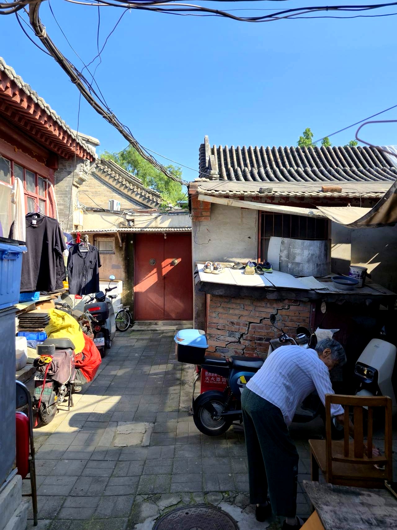 北京二环内一处老房子拆迁一位老人留下了一间18平米的老平房