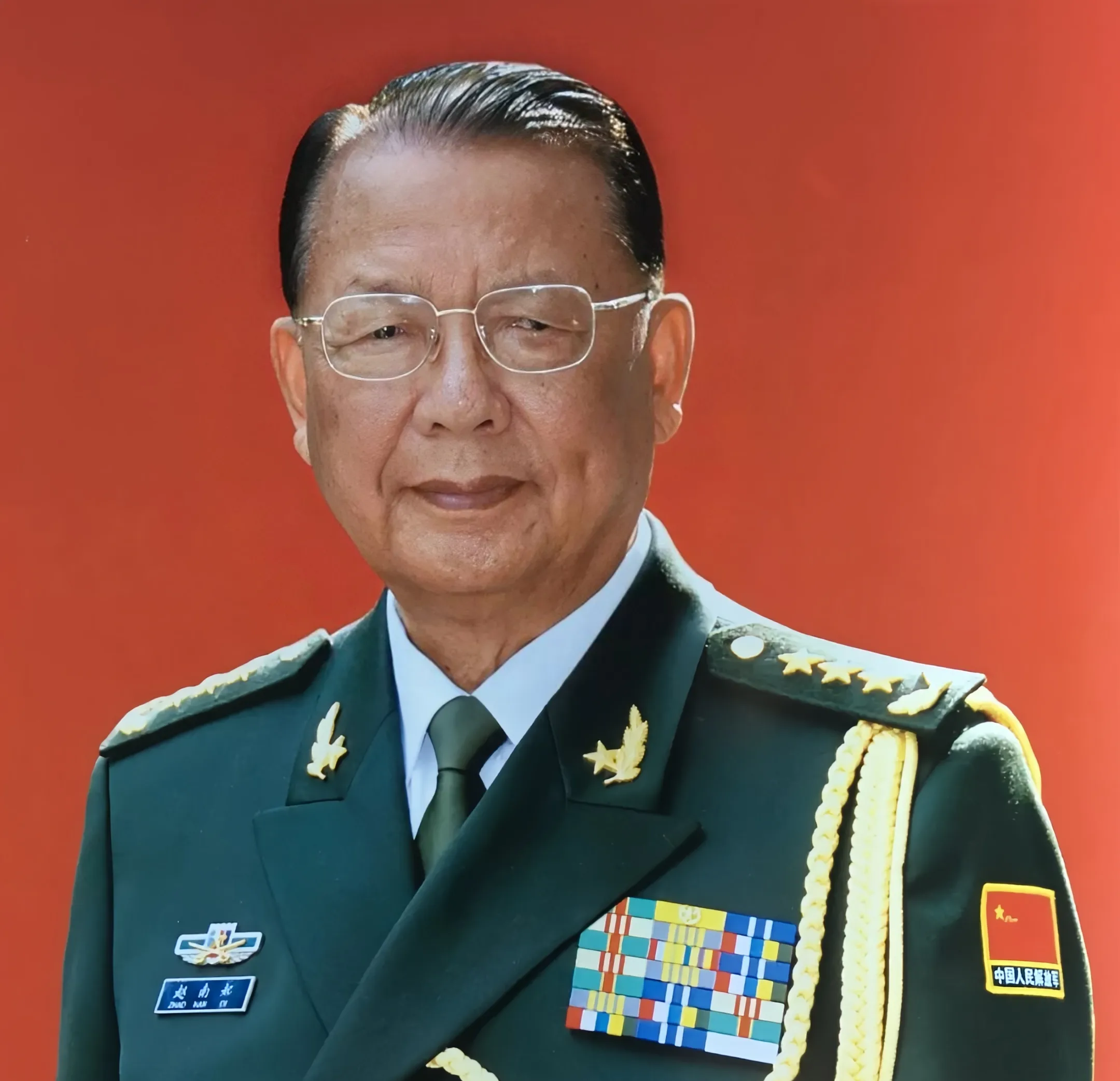 当时的副部长兼副政委赵南起是最合适的人选之一