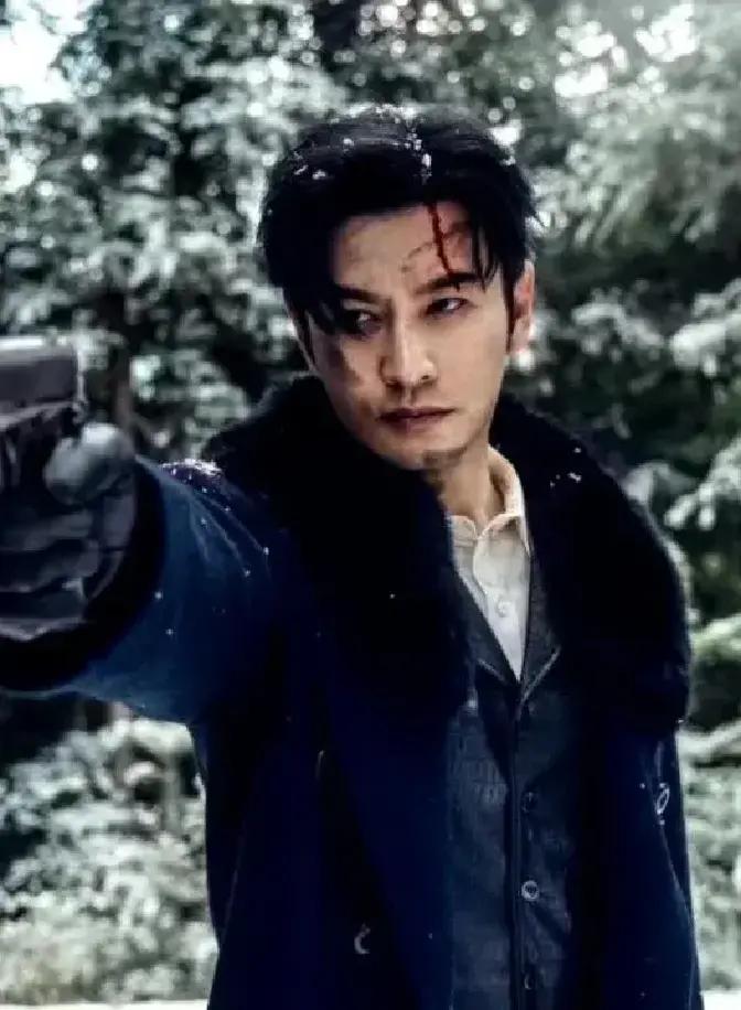 二,黄晓明的颜值也是一大看点,48岁的"黄教