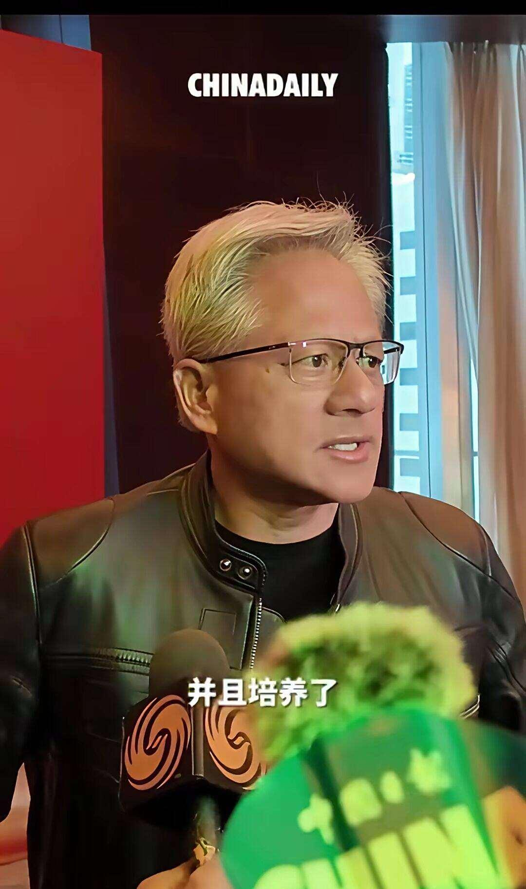 黄仁勋开始上苦情牌了:我就只有一套正装,穿黄仁勋t恤品牌黄仁勋搞笑