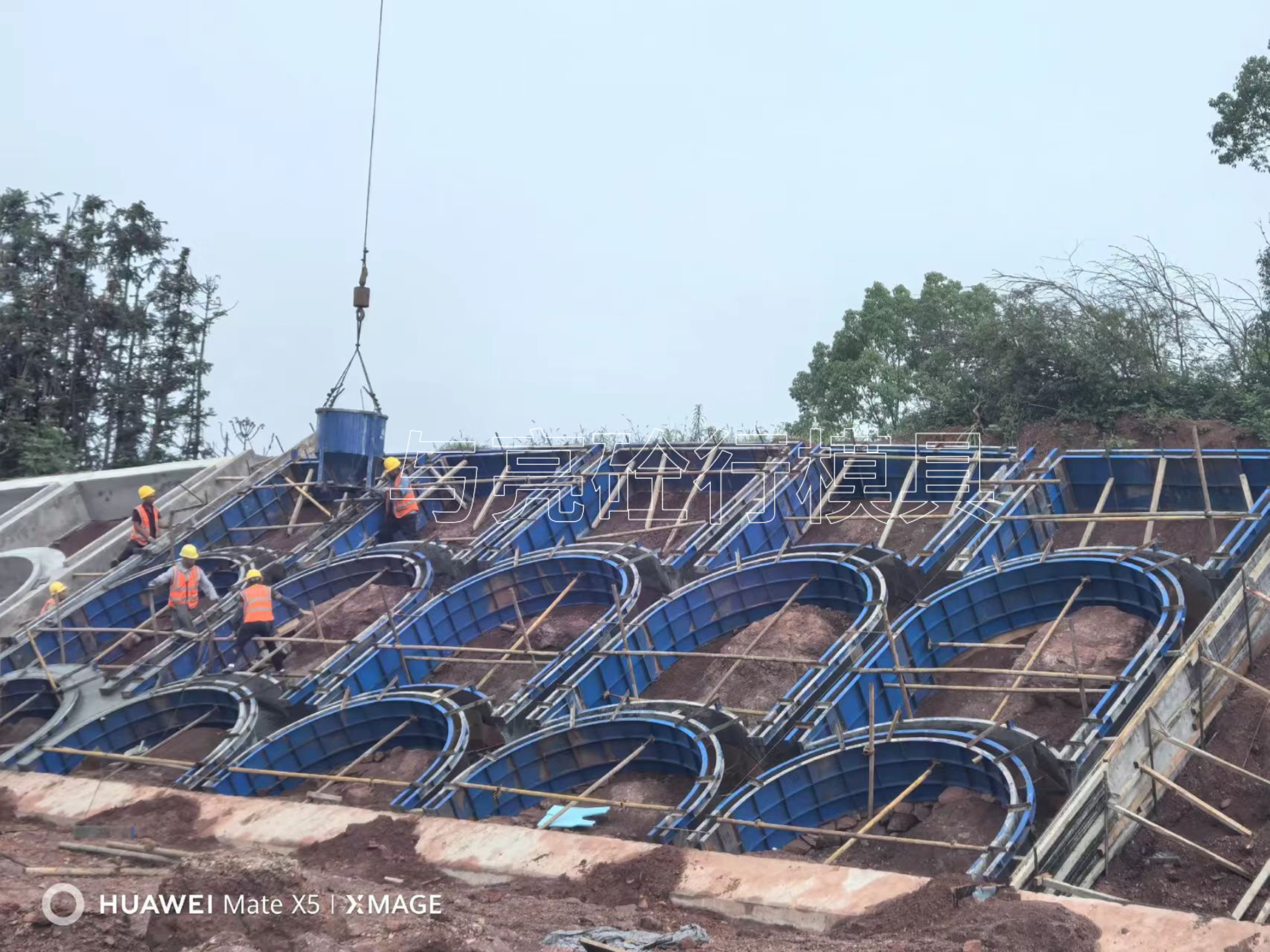 能够确保模具在多次使用混凝土拱形骨架高速铁路拱形护坡骨架开槽拱形
