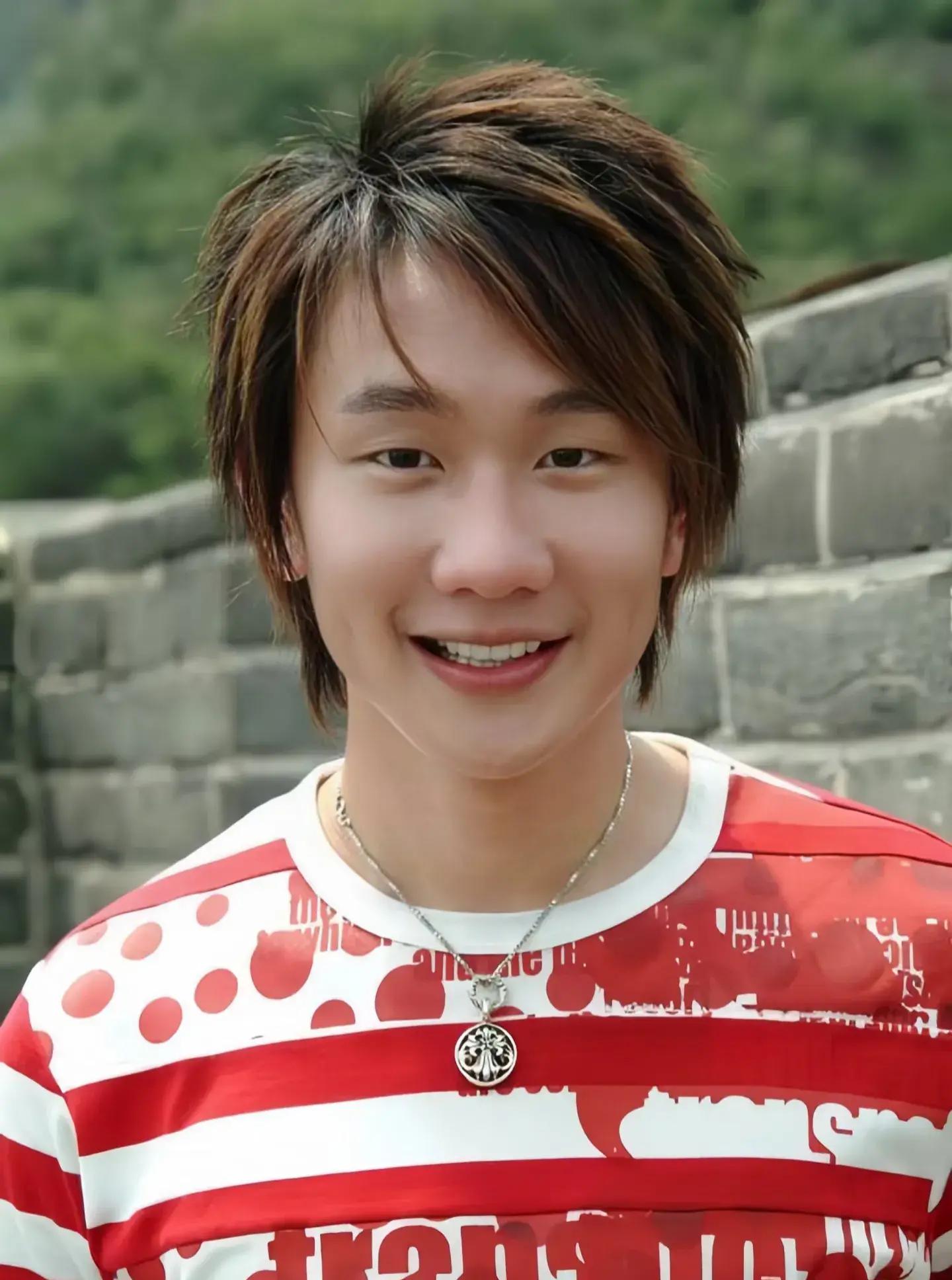 林俊杰估计脑袋抠破了都没想到,自己音乐上纵横22年,竟然因为李佳薇