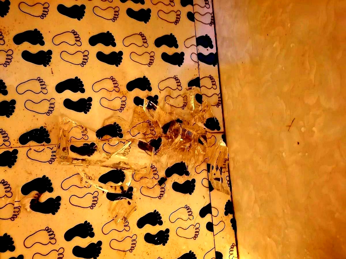 昨天晚上,老公洗完澡,我就进去洗