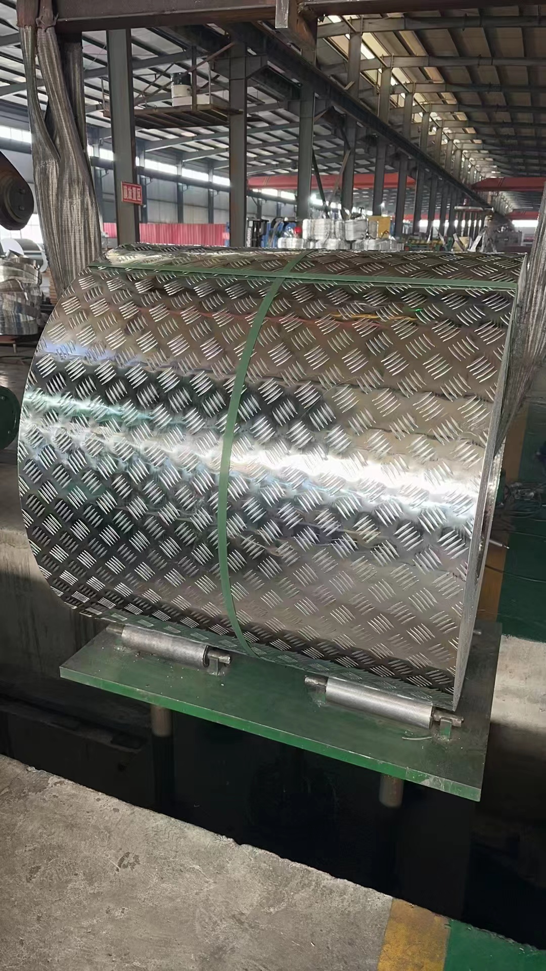 此外,花纹铝板还应用于包装,幕墙等