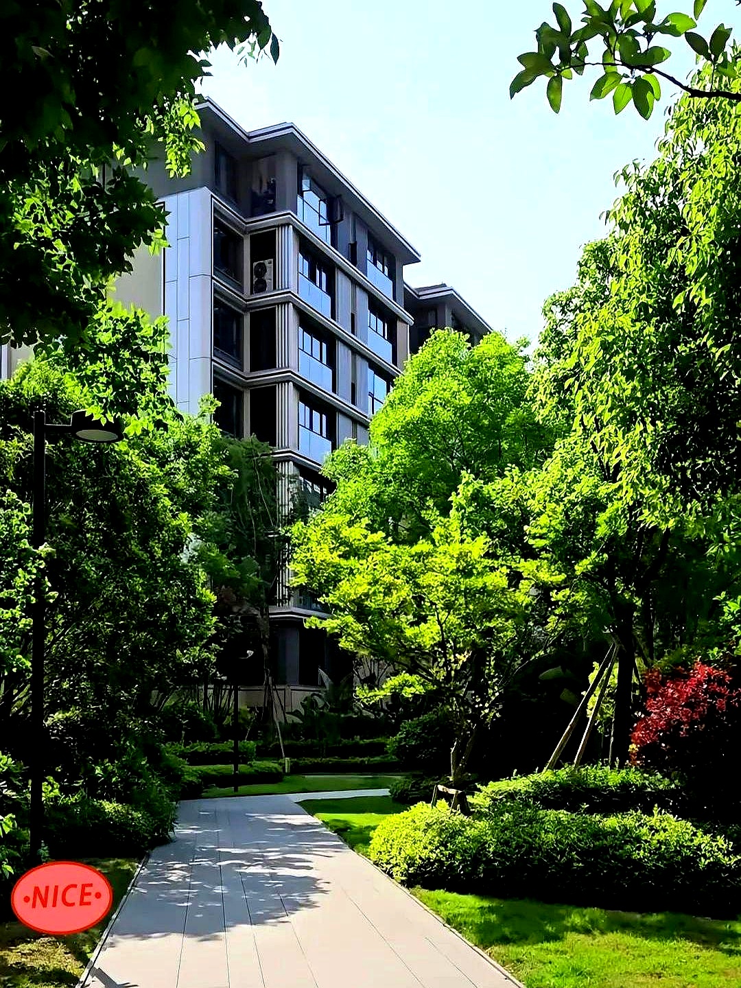 邻居有个女儿,92年的,33了没谈对象,她爹妈放出