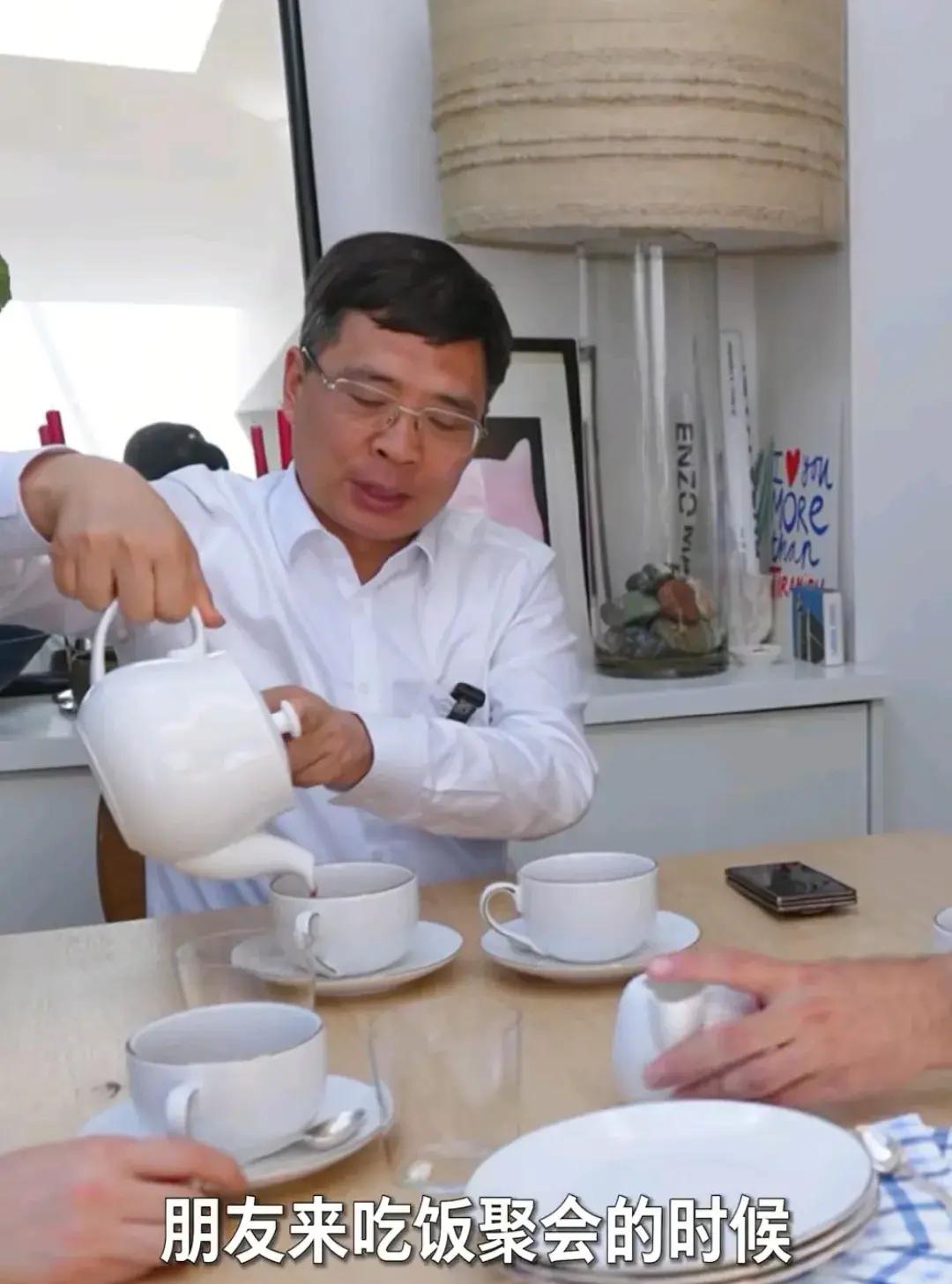 海尔总裁周云杰去英国客户家里做客通过他们喝茶的细节就能看出英国
