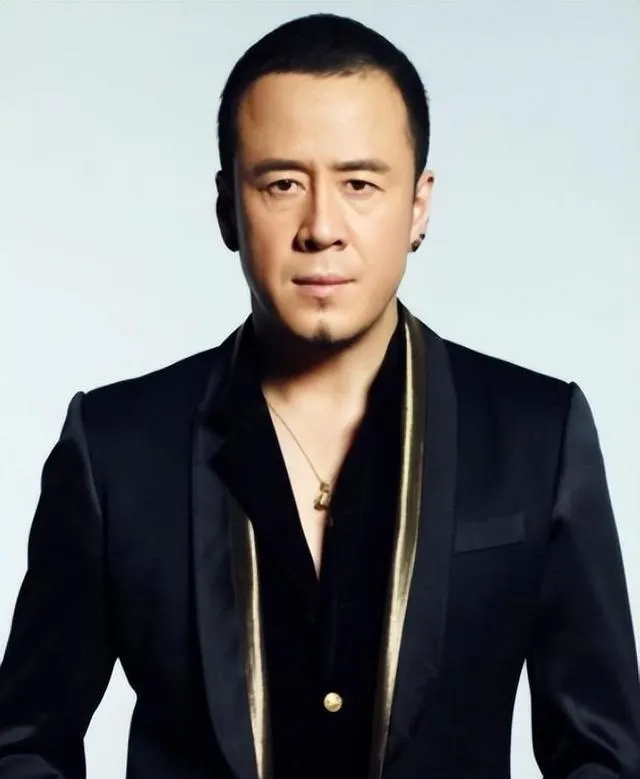 他曾直言刀郎歌曲没有技术含量,当面呛刘德华你不是唱功型歌手,结果