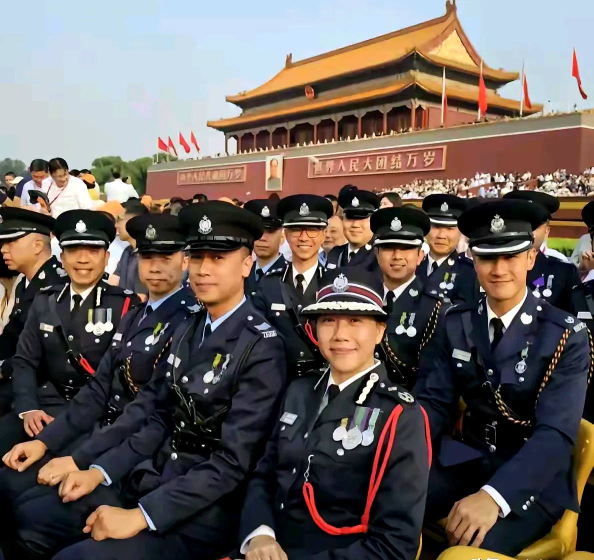 在这次盛大的阅兵仪式上,有一群来自香港的特殊代表,他们是香港警察